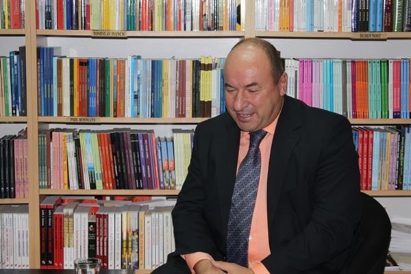 Full Professor Ante Uglešić Visits the Verbum Bookstore