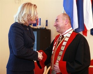 Rektoru Sveučilišta u Zadru prof. dr. sc. Anti Uglešiću uručeno Veliko zlatno odličje Republike Austrije