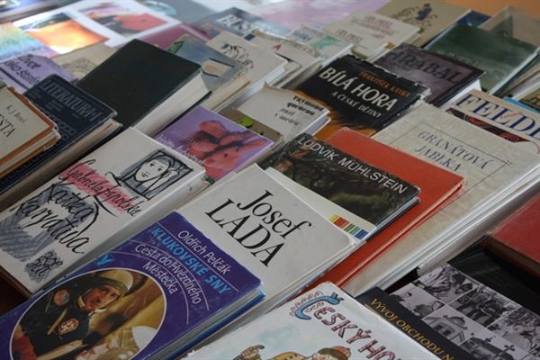 Južnomoravska regija donirala Slavističkoj knjižnici više od 100 knjiga na češkome jeziku