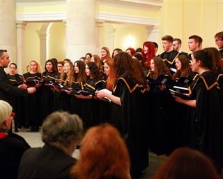 Nastup Akademskog pjevačkog zbora Sveučilišta u Zadru na Međunarodnom natjecanju pjevačkih zborova u folklornoj glazbi „Adria cantat“