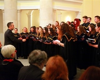 Nastup Akademskog pjevačkog zbora Sveučilišta u Zadru na Međunarodnom natjecanju pjevačkih zborova u folklornoj glazbi „Adria cantat“