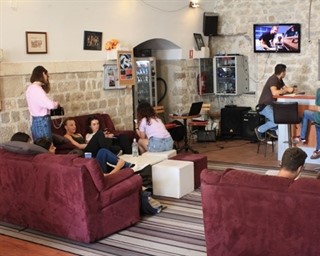 Studentski klub „Božo Lerotić“ traži kandidate za obavljanje posla domaćina kluba