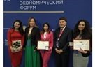Matea Fumić, studentica, Branka Jeličić, alumni i doc. dr. sc. Sandra Hadžihalilović, pročelnica Odjela za rusistiku – pobjednice natječaja „Moja zemlja – moja Rusija“