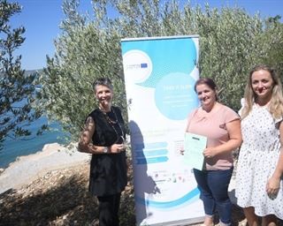 Sveučilište u Zadru lokalnim OPG-ovima dodijelilo certifikate ostvarene u okviru projekta TAKE IT SLOW