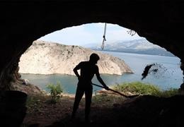Neanderthals and modern humans stayed in a rock cave near Rovanjska and left behind heaps of shells