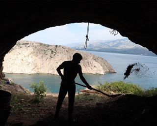 Neanderthals and modern humans stayed in a rock cave near Rovanjska and left behind heaps of shells